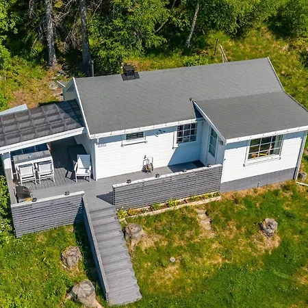 2 Bedroom Awesome Home In Isfjorden Exterior photo