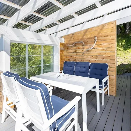 2 Bedroom Awesome Home In Isfjorden Exterior photo
